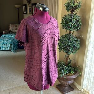 Simply Vera burgundy and black dressy T